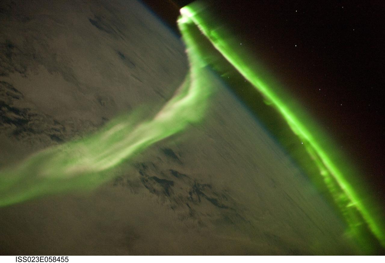 Grünes Polarlicht, fotografiert von der Internationalen Raumstation