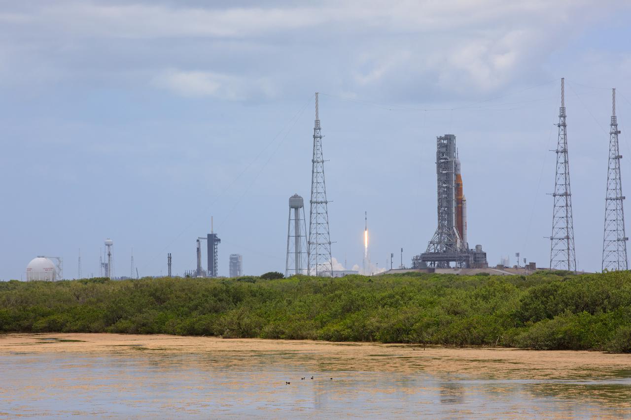Start einer Falcon-9-Rakete mit Starlink-Satelliten