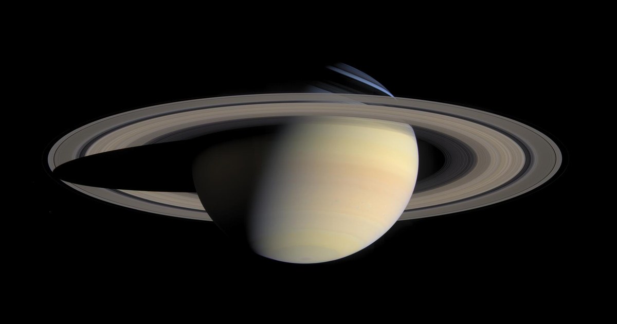 Saturn mit weit geoeffnetem Ringsystem, aufgenommen von der Raumsonde Cassini