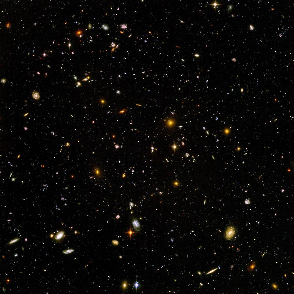 Hubble Ultra Deep Field : environ 10 000 galaxies dans un champ d’un dixième du diamètre de la pleine Lune
